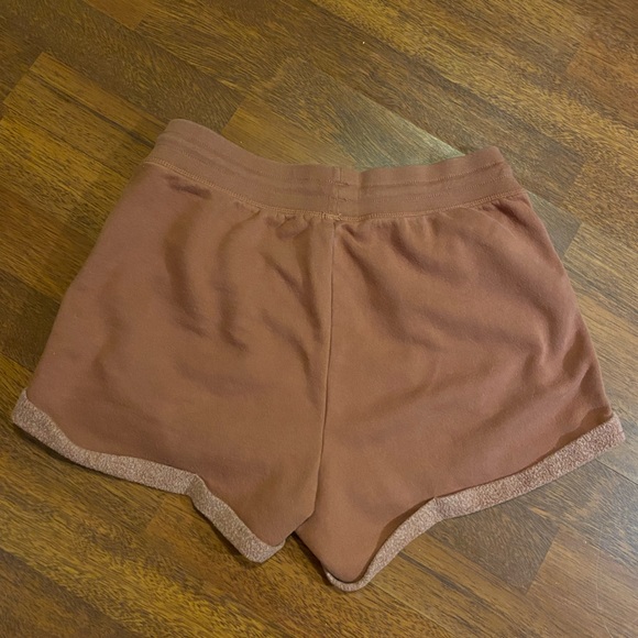 Pink AE shorts - Picture 2 of 5